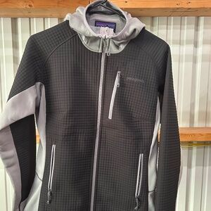 Patagonia women's athletic full zip hooded jacket size medium